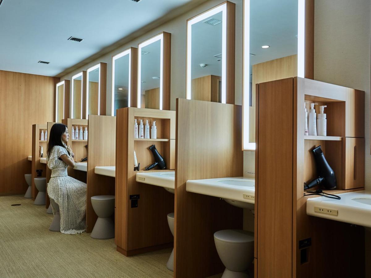 First Cabin Nishi Umeda Осака Экстерьер фото