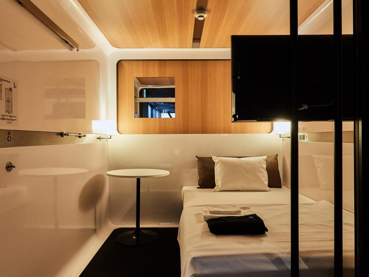 First Cabin Nishi Umeda Осака Экстерьер фото