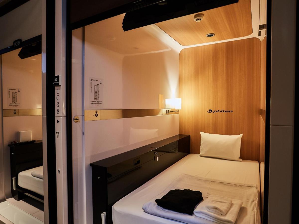 First Cabin Nishi Umeda Осака Экстерьер фото